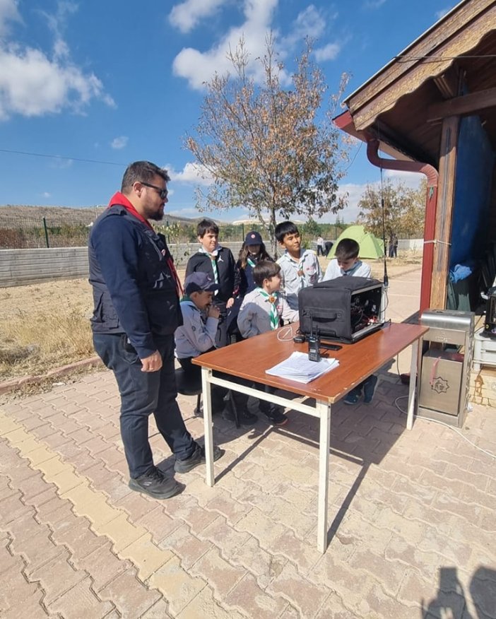 konyada-izci-liderleri-uluslararasi-telsizcilik-etkinligine-katildi-001.jpg